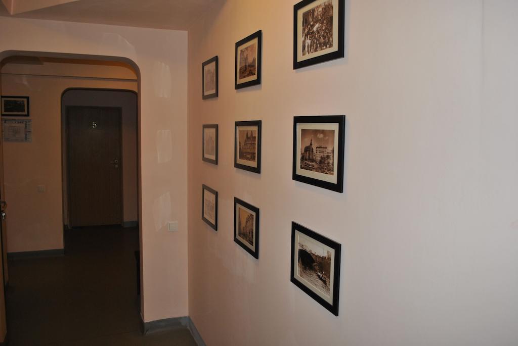 Vogue Hostel Bucarest Extérieur photo