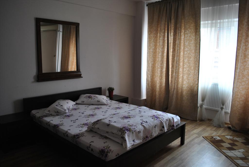 Vogue Hostel Bucarest Extérieur photo