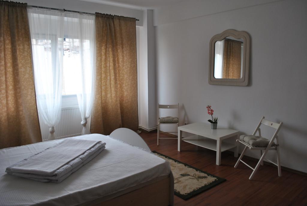 Vogue Hostel Bucarest Extérieur photo