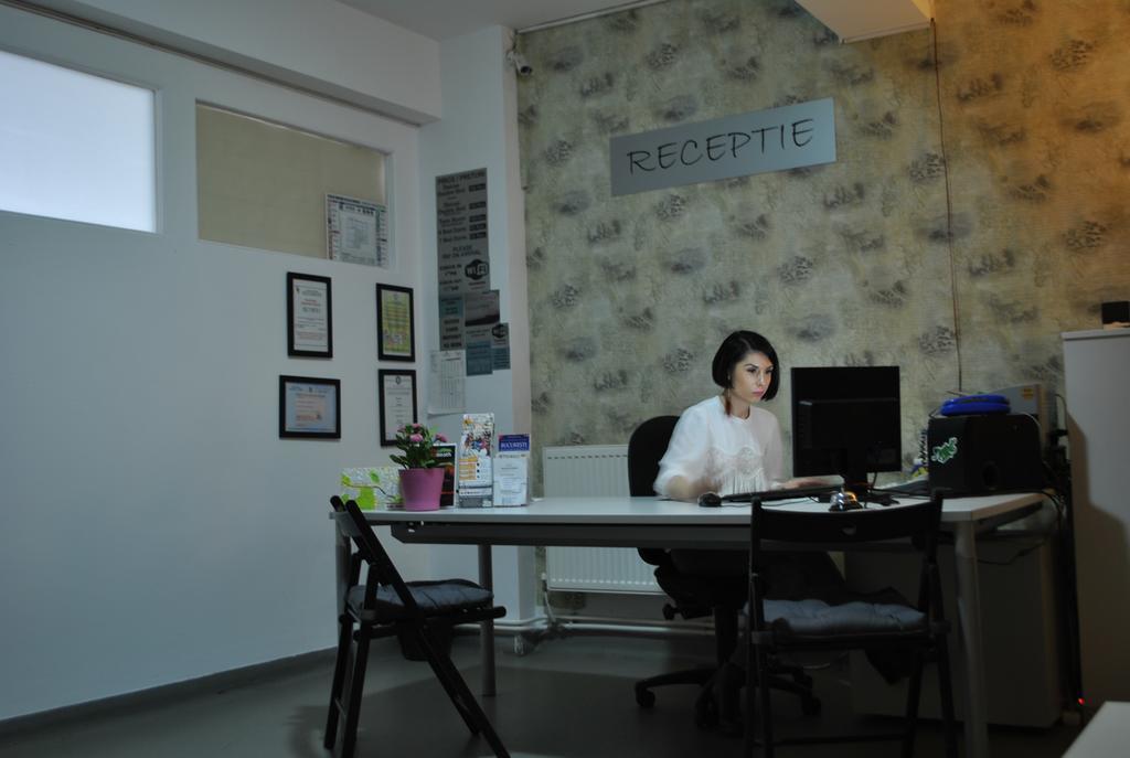 Vogue Hostel Bucarest Extérieur photo