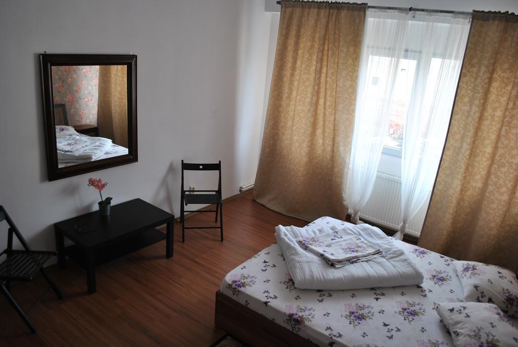 Vogue Hostel Bucarest Extérieur photo