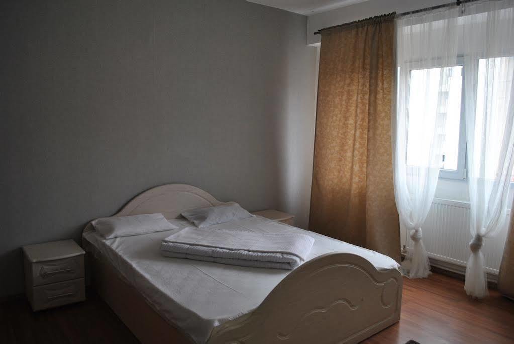 Vogue Hostel Bucarest Extérieur photo